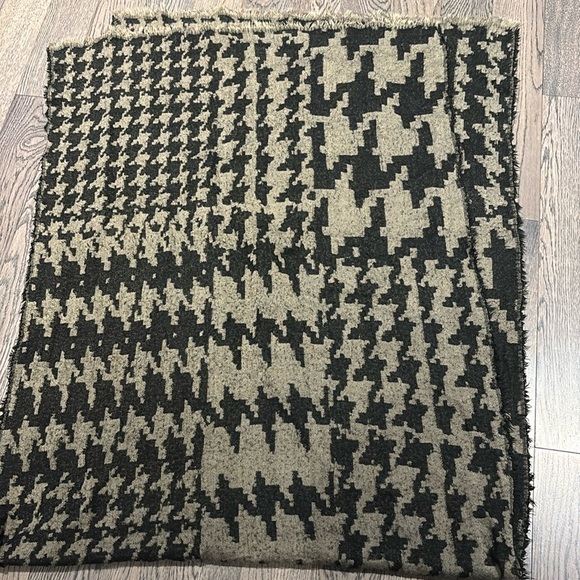 Look Diamond Mosaic wool grey  Reversible Blanket Scarf - Picture 4 of 13